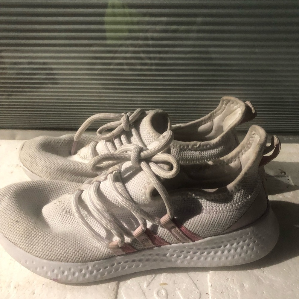 Adidas G26359 Women’s White and Pink Knit Athletic Sneakers Size 6.5